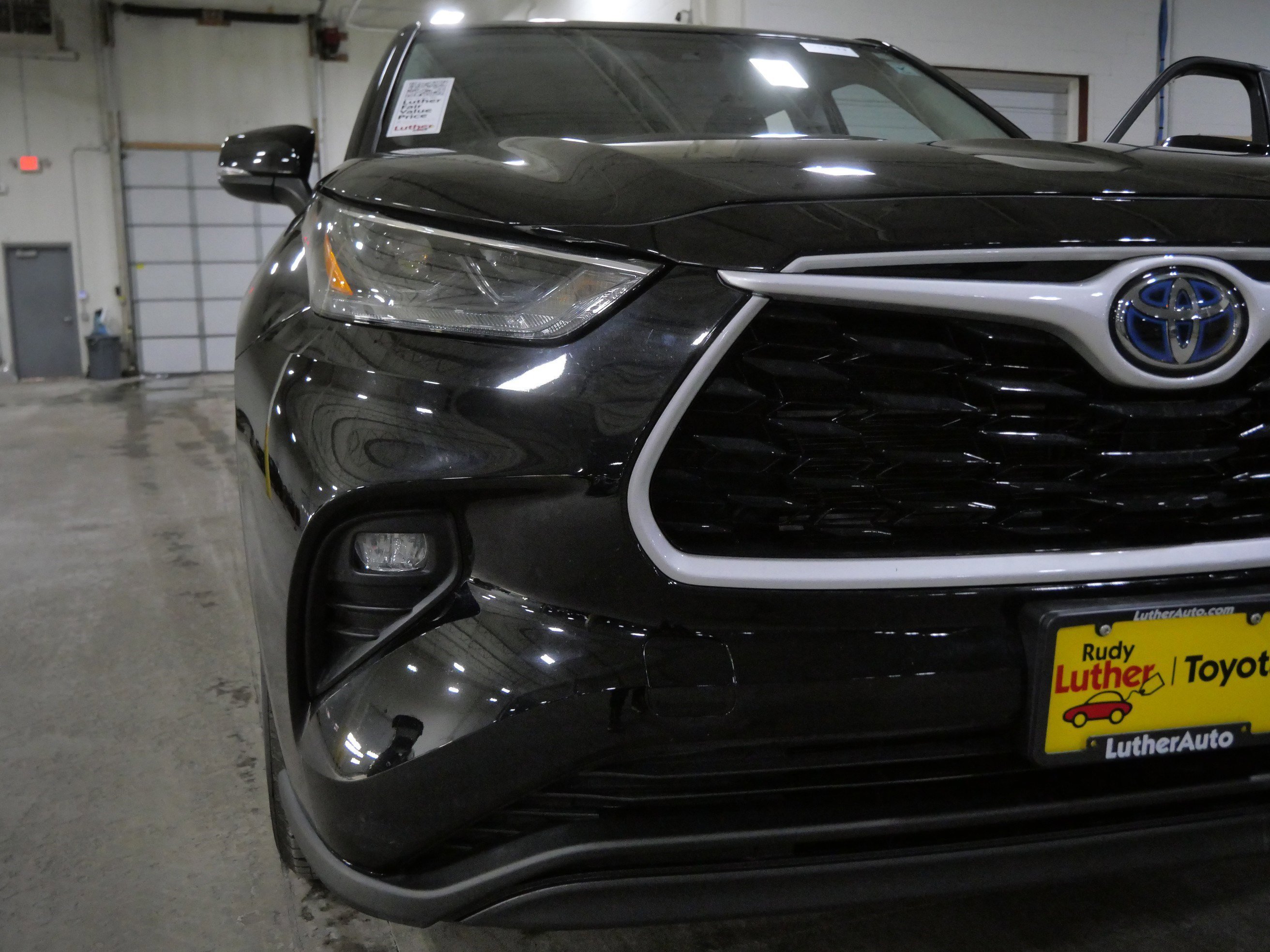 2023 Toyota Highlander LE - Photo 16