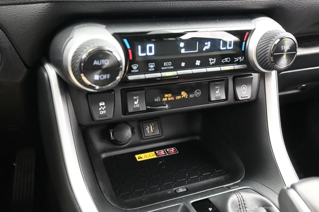 Used 2025 White Toyota XLE Premium image 20