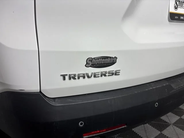 Used 2018 SUMMIT WHITE Chevrolet LT Cloth image 12
