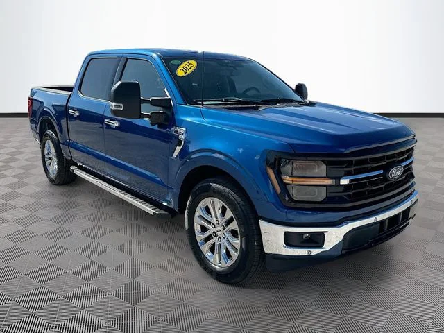 Used 2025 Blue Ford XLT image 3