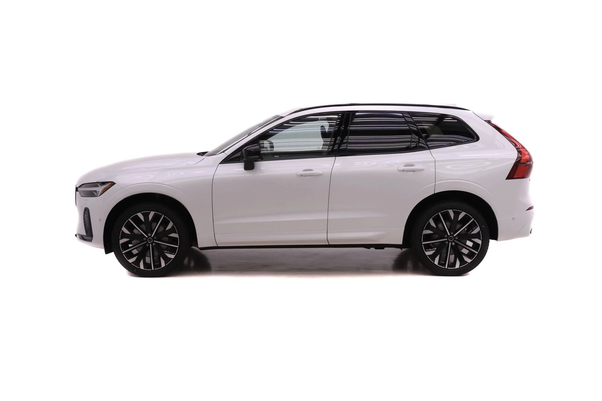 New 2026 Crystal White Volvo Ultra image 3