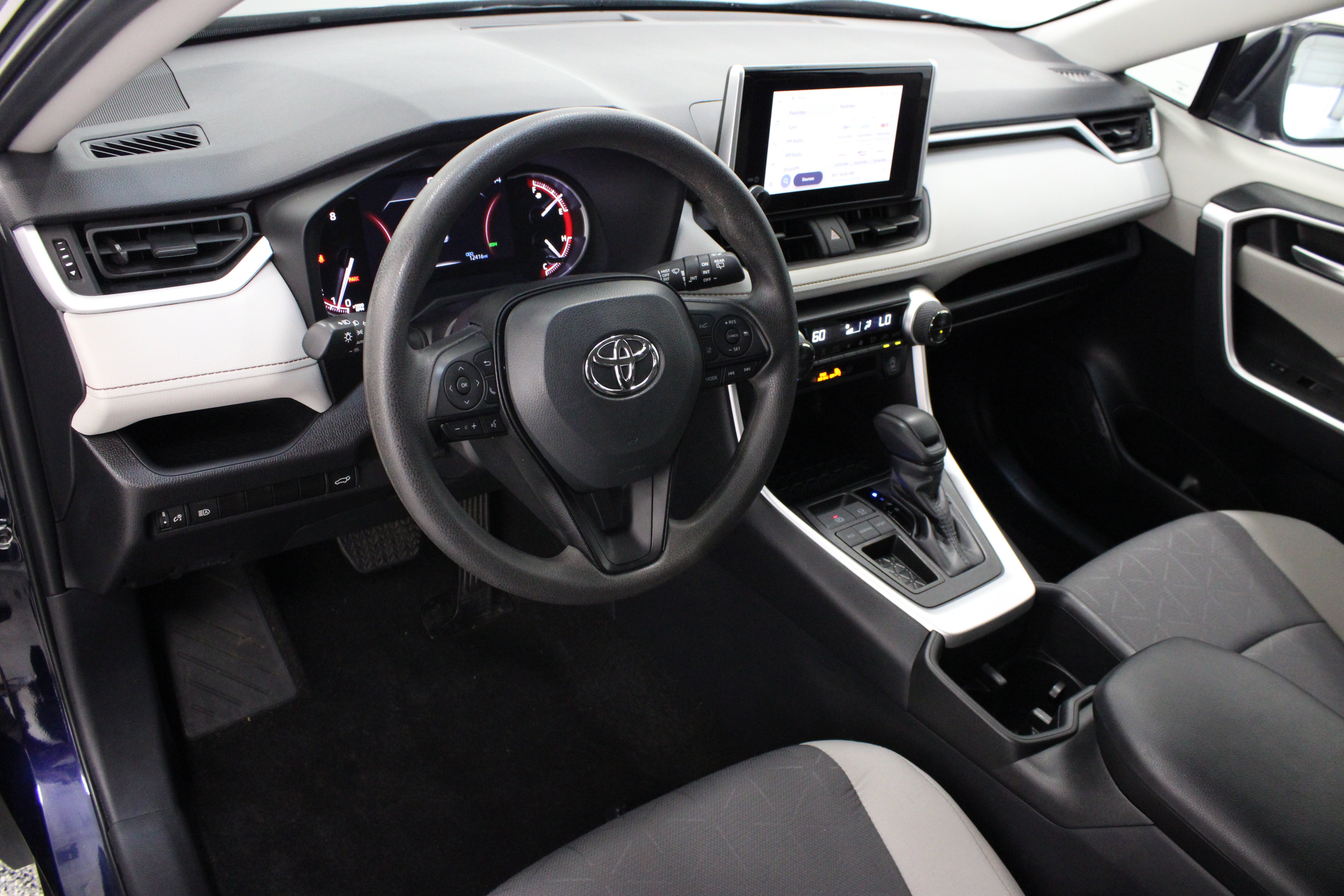 Used 2025 Blueprint Toyota XLE 2.5L image 13