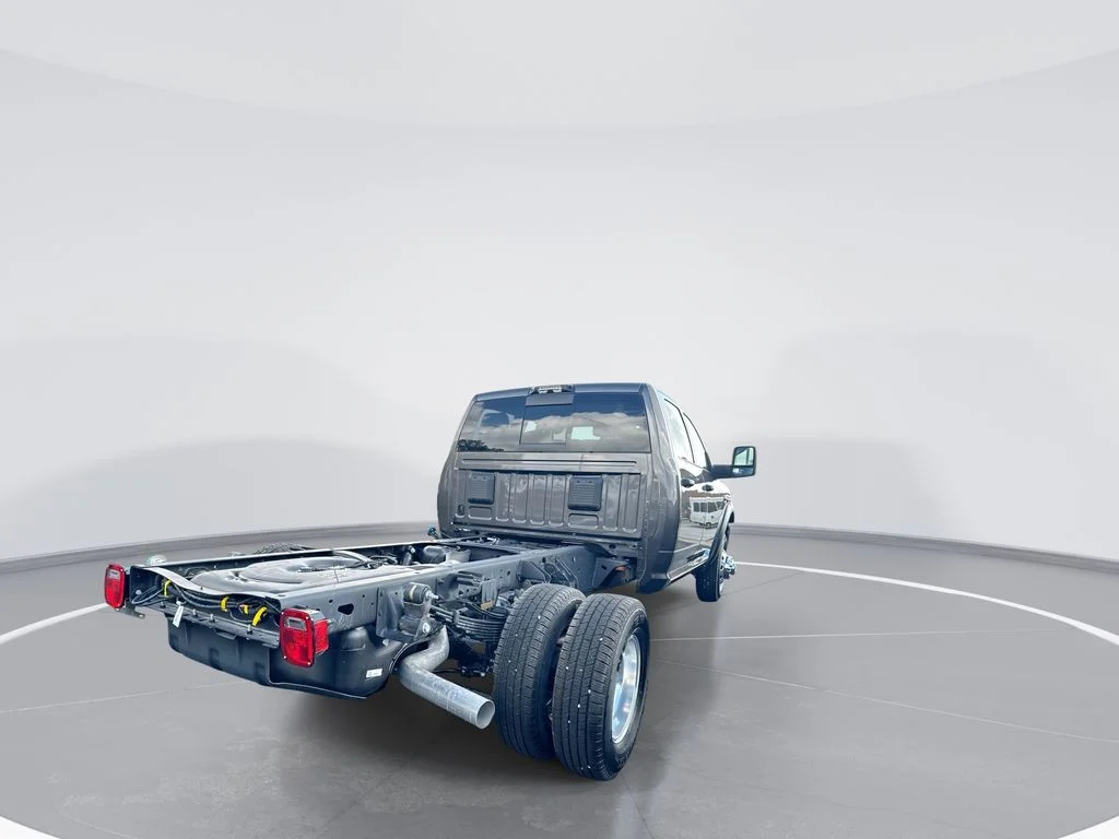 2026 RAM 3500 Chassis Tradesman - Photo 8