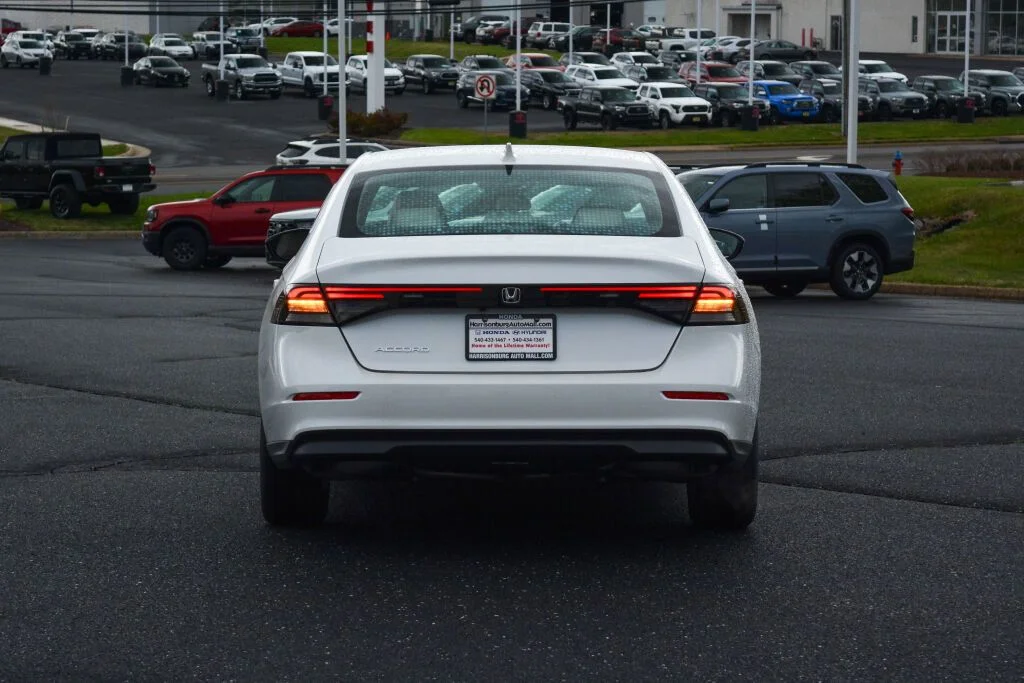 New 2026 Platinum White Pearl Honda LX image 5