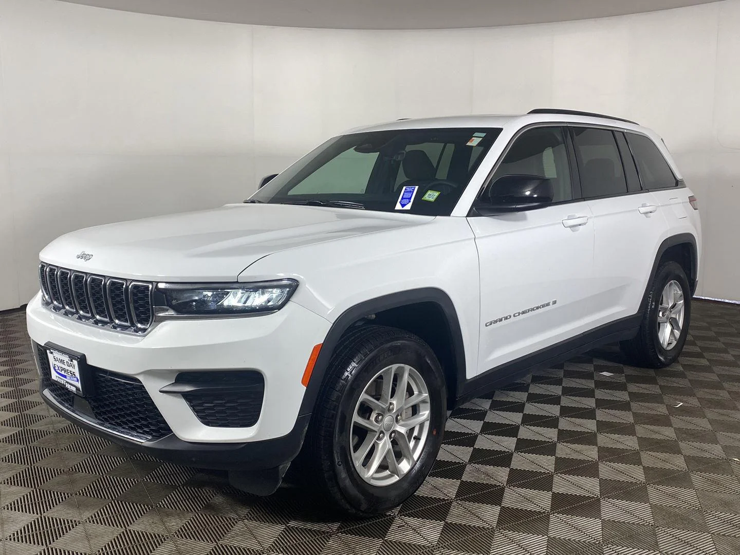 Used 2026 Bright White Clearcoat Jeep Laredo X image 2