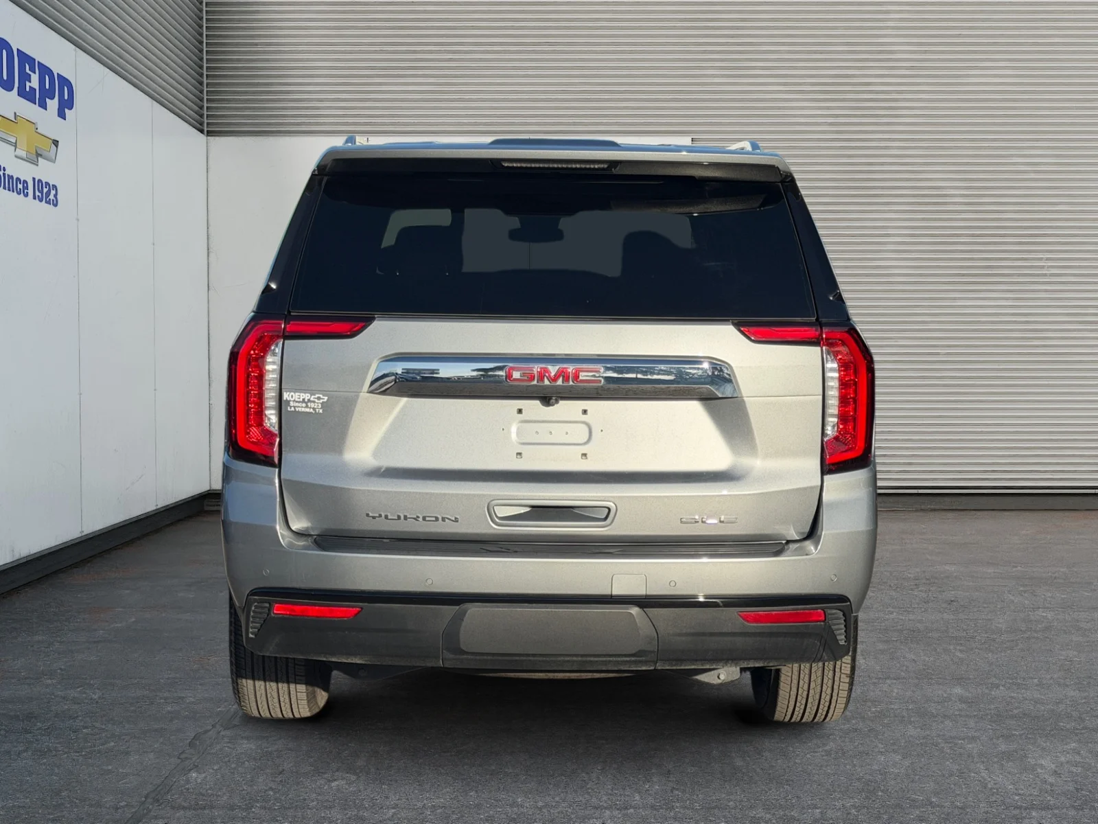 Used 2024 Sterling Metallic GMC SLE image 4