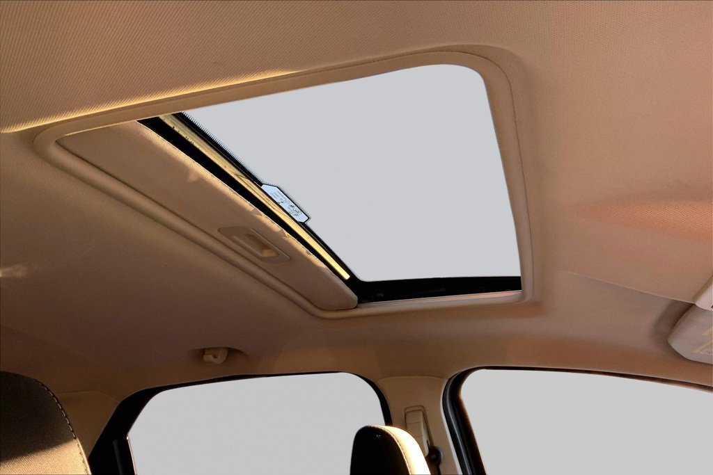Used 2018 Smoke Metallic Ford SE image 22