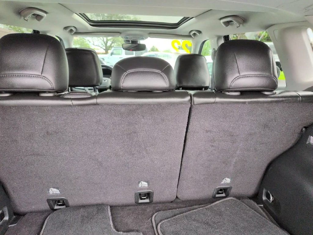Certified Used 2022 Gray Jeep Latitude image 9