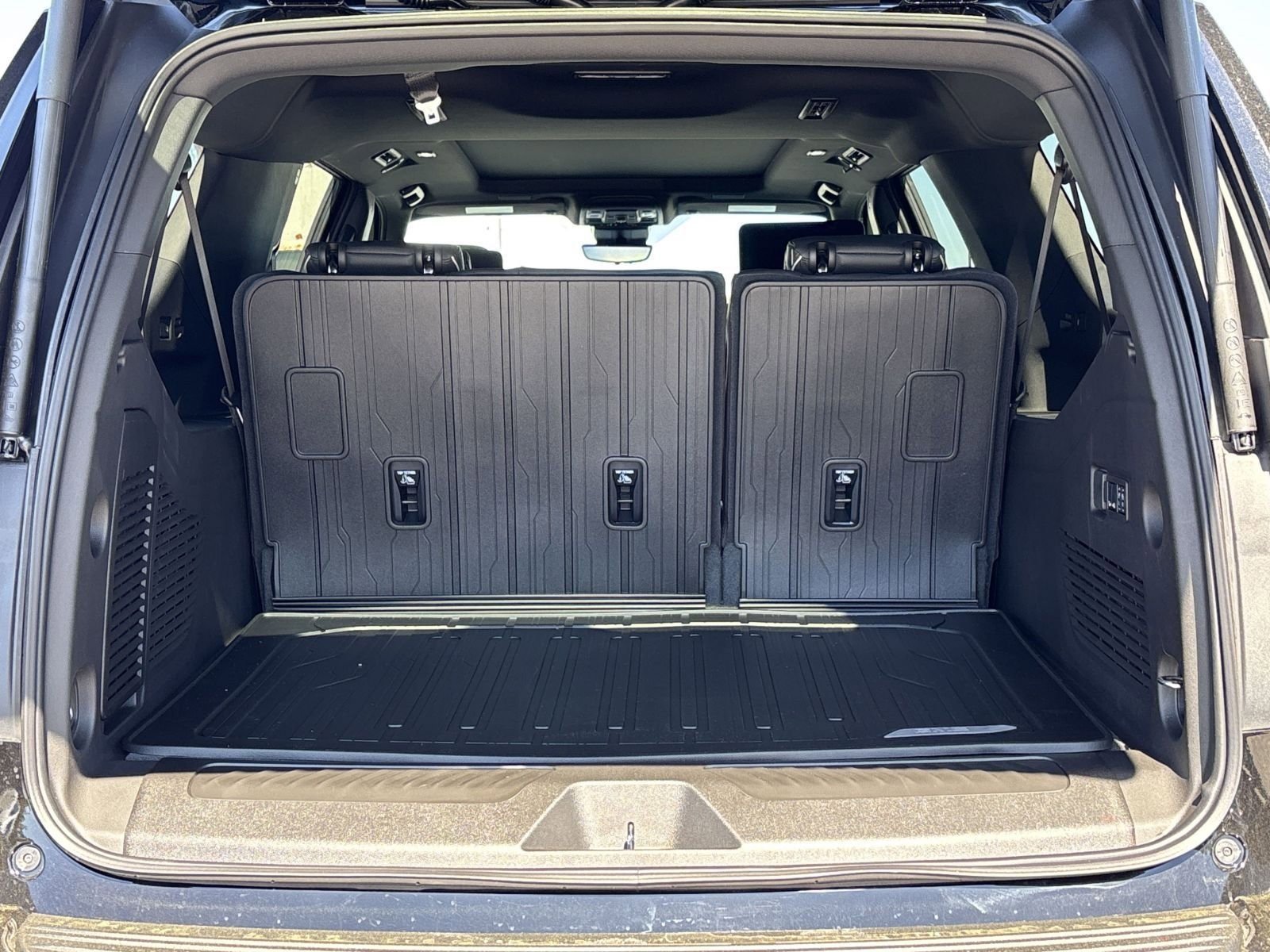Used 2025 Onyx Black GMC 4WD 4dr Elevation image 30