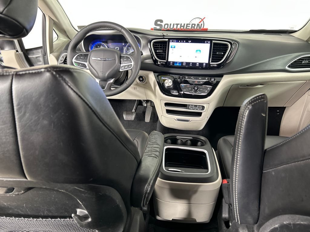 Used 2023 Silver Chrysler Touring L image 19