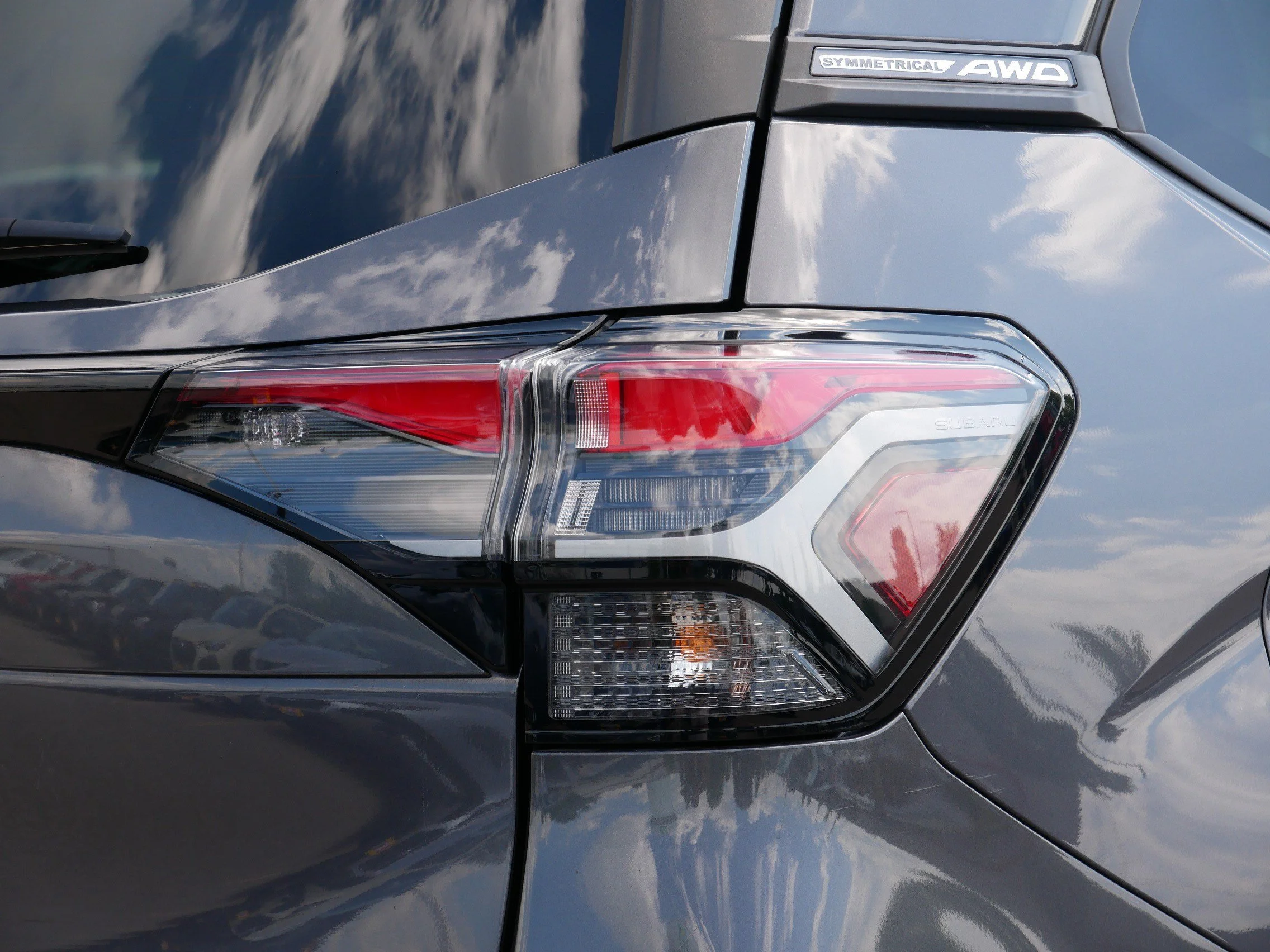 Used 2025 Magnetite Gray Metallic Subaru Premium image 17