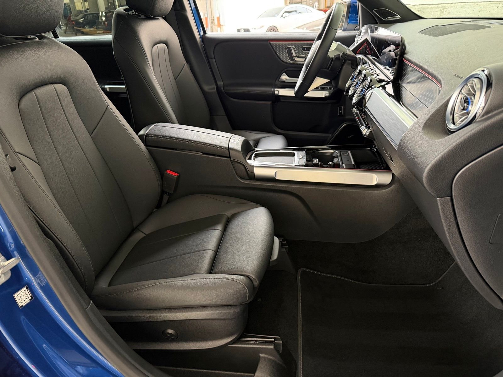 Certified Used 2024 Blue Mercedes-Benz GLB 250 image 18