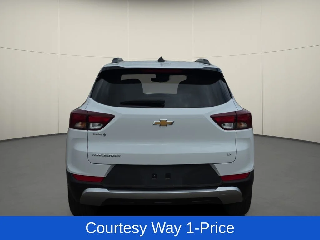 Used 2023 White Chevrolet LT image 8