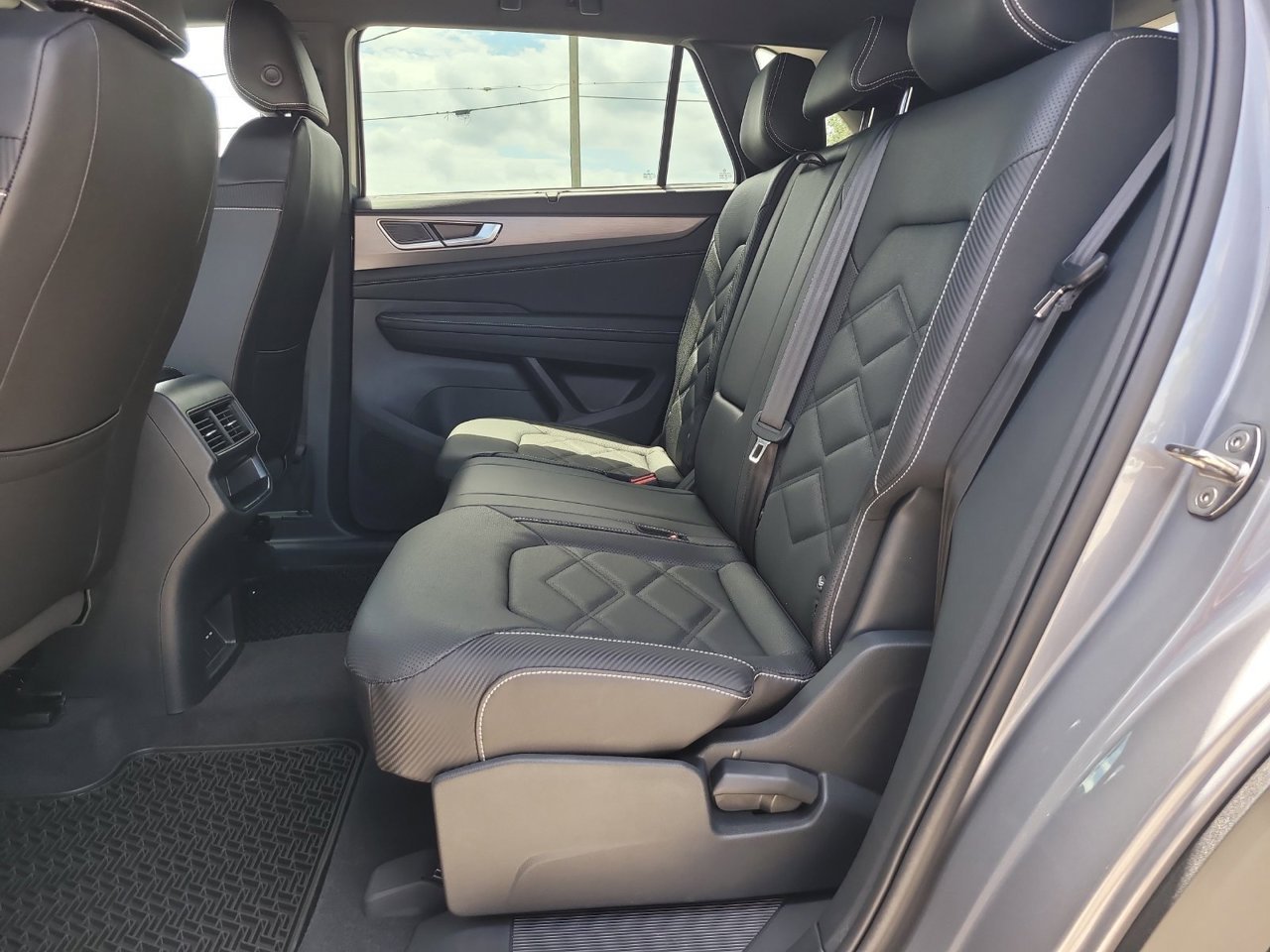 New 2026 Silver Mist Metallic Volkswagen SE w/Technology image 10