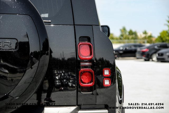 Used 2025 Santorini Black Metallic Land Rover X-Dynamic SE image 52