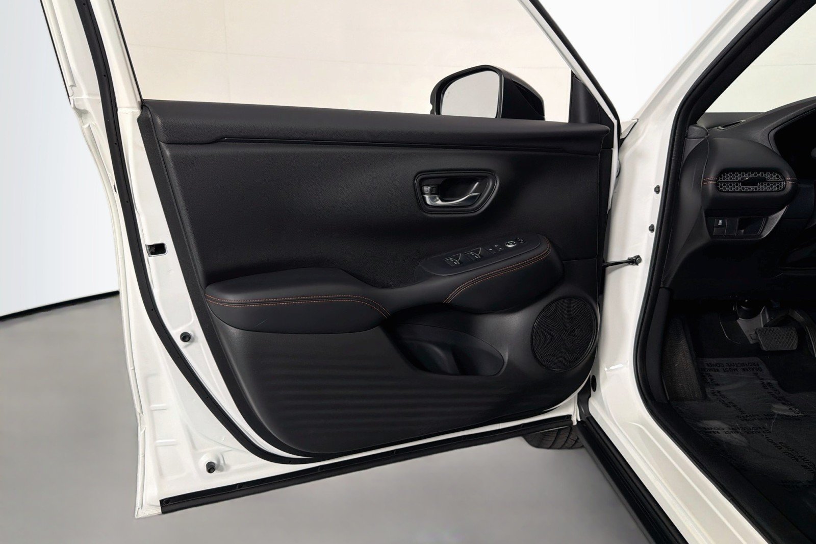 Used 2023 Platinum White Pearl Honda Sport image 21
