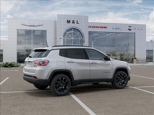 New 2026 Silver Zynith Metallic Clear-Coat Exterior Paint Jeep Latitude Altitude image 5