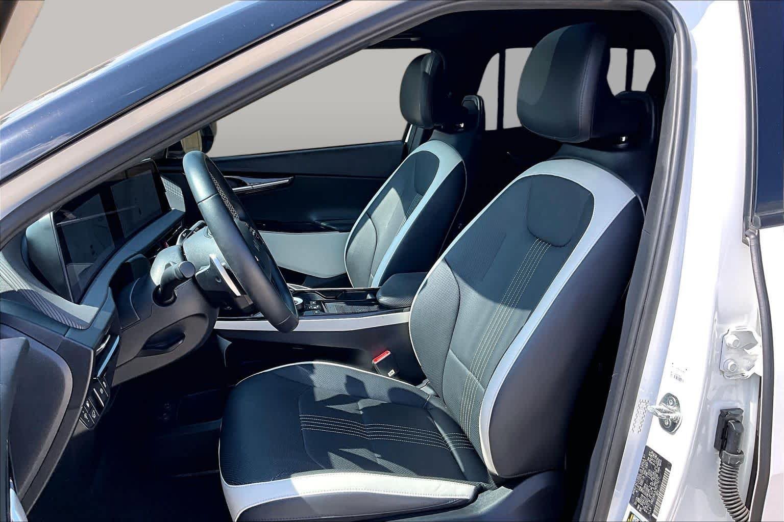 Used 2024 Snow White Pearl Kia GT-Line image 7