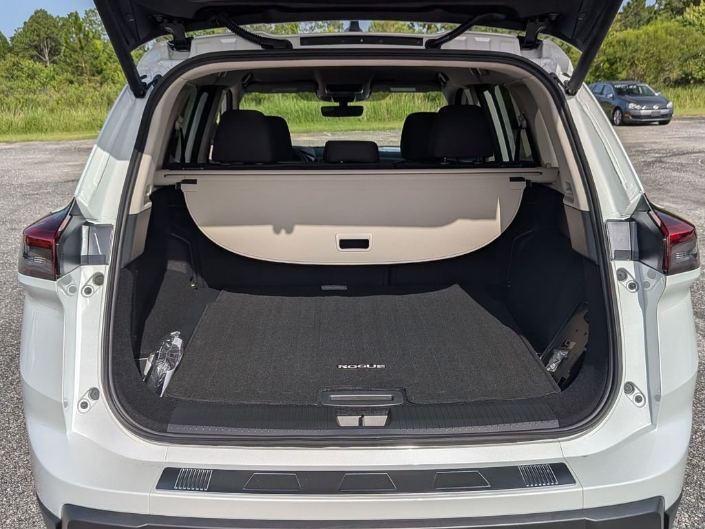 New 2026 Everest White Pearl TriCoat Nissan SV image 26