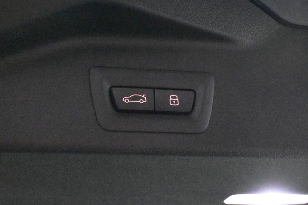 Used 2026 Black BMW xDrive40i image 39