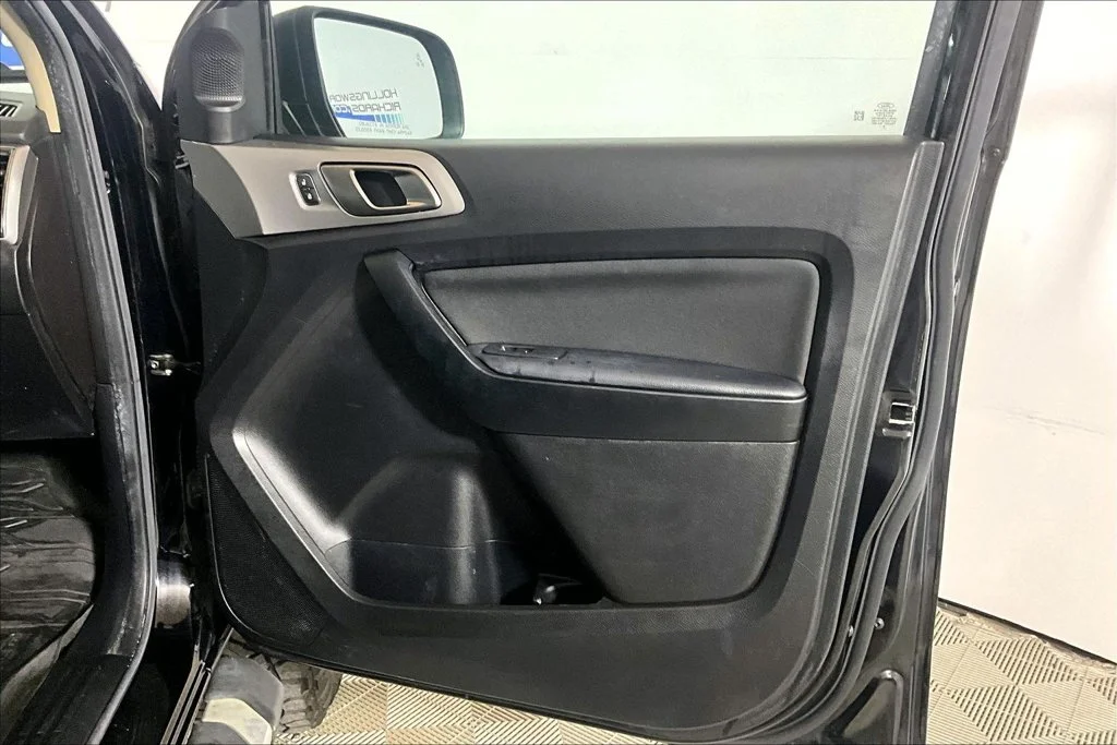 Used 2019 Shadow Black Ford XLT image 19
