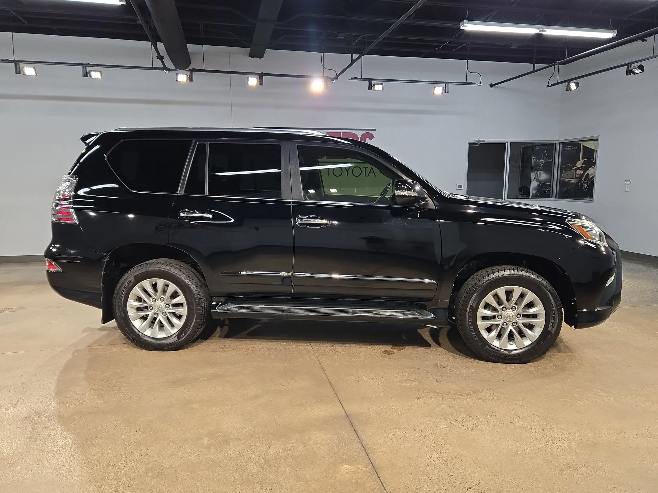 Used 2017 Black Onyx Lexus GX 460 image 8