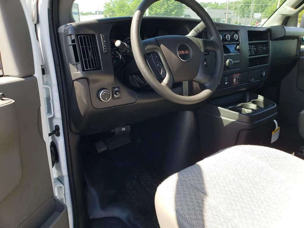 New 2026 Summit White GMC  image 10