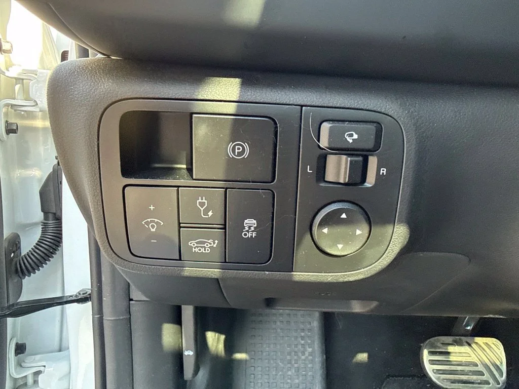 Used 2023 Serenity White Hyundai Limited image 18
