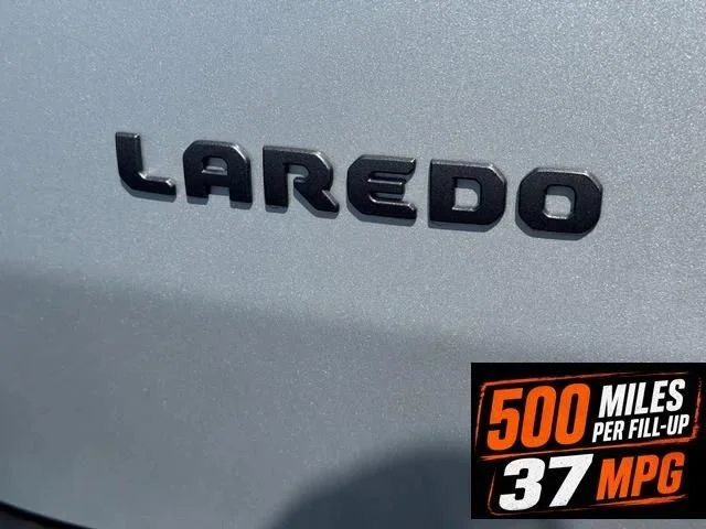 New 2026 Silver Zynith Clear-Coat Exterior Paint Jeep Laredo image 4