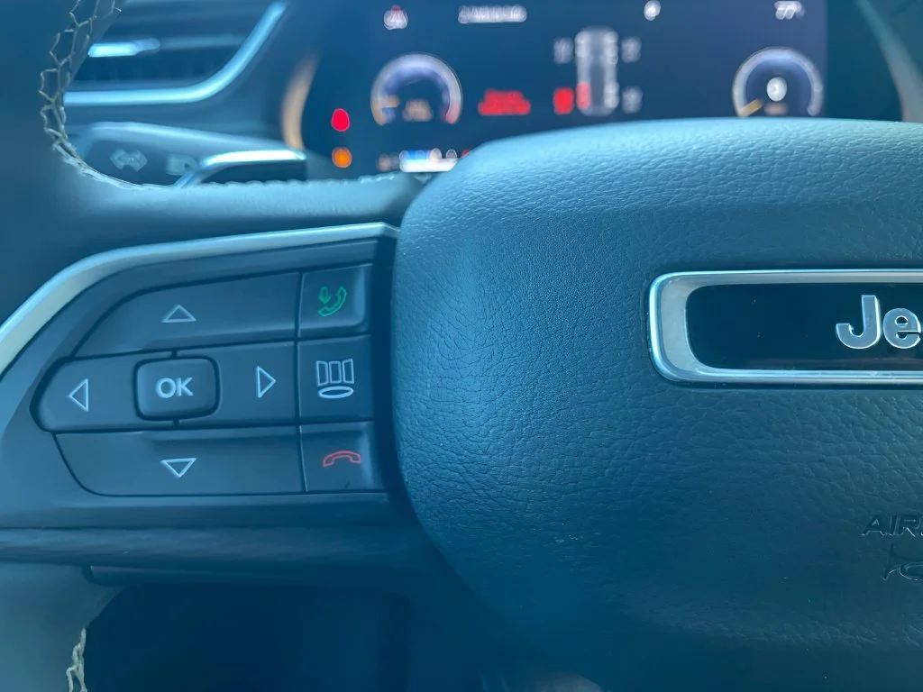 Used 2023 Red Jeep Altitude image 19