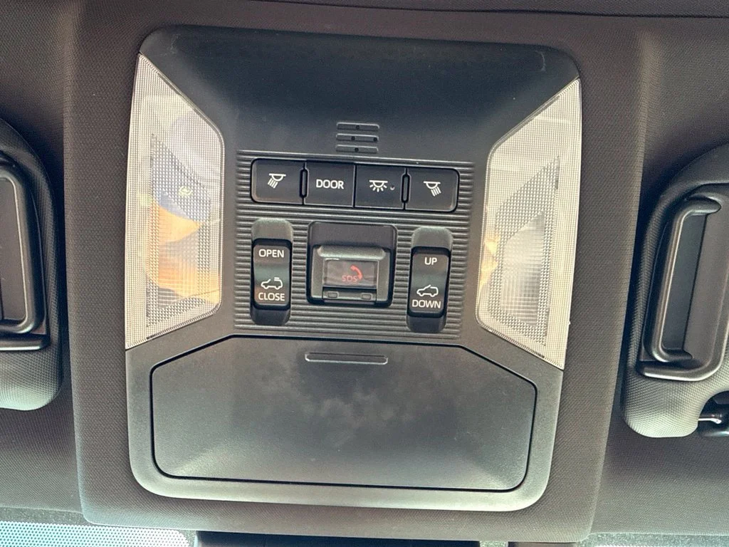 Used 2021  Toyota SE image 28