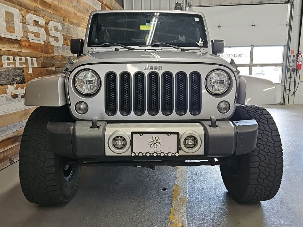Used 2014 Billet Metallic Clearcoat Jeep Unlimited Sahara image 3