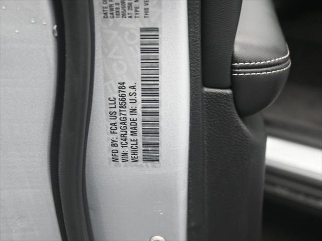 New 2026 Silver Zynith Exterior Paint Jeep Laredo image 20