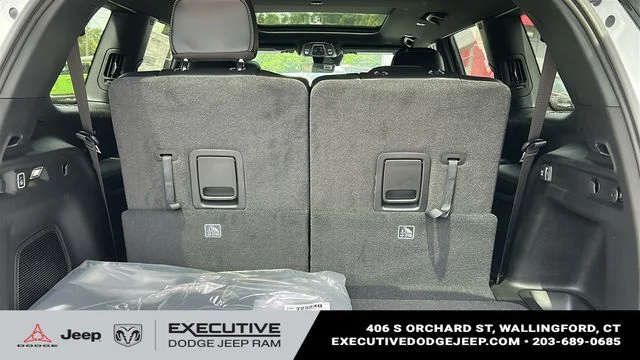 New 2026 Bright White Clear-Coat Exterior Paint Jeep Limited image 29
