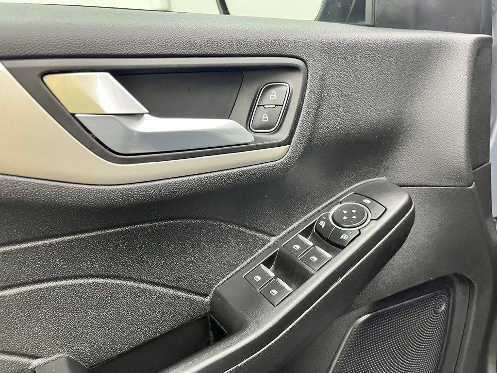 Used 2022 Blue Ford SEL image 19