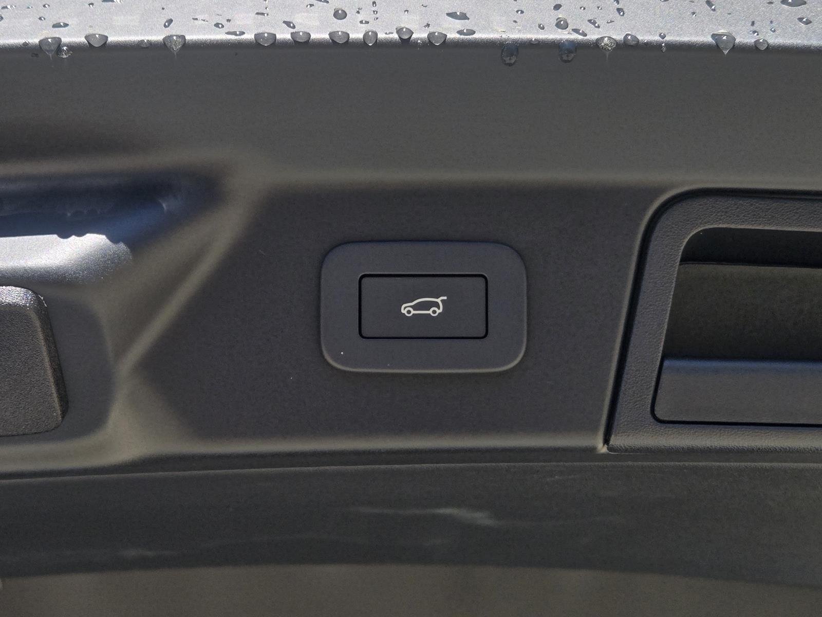 Used 2025 Fuji White Land Rover Dynamic SE image 11
