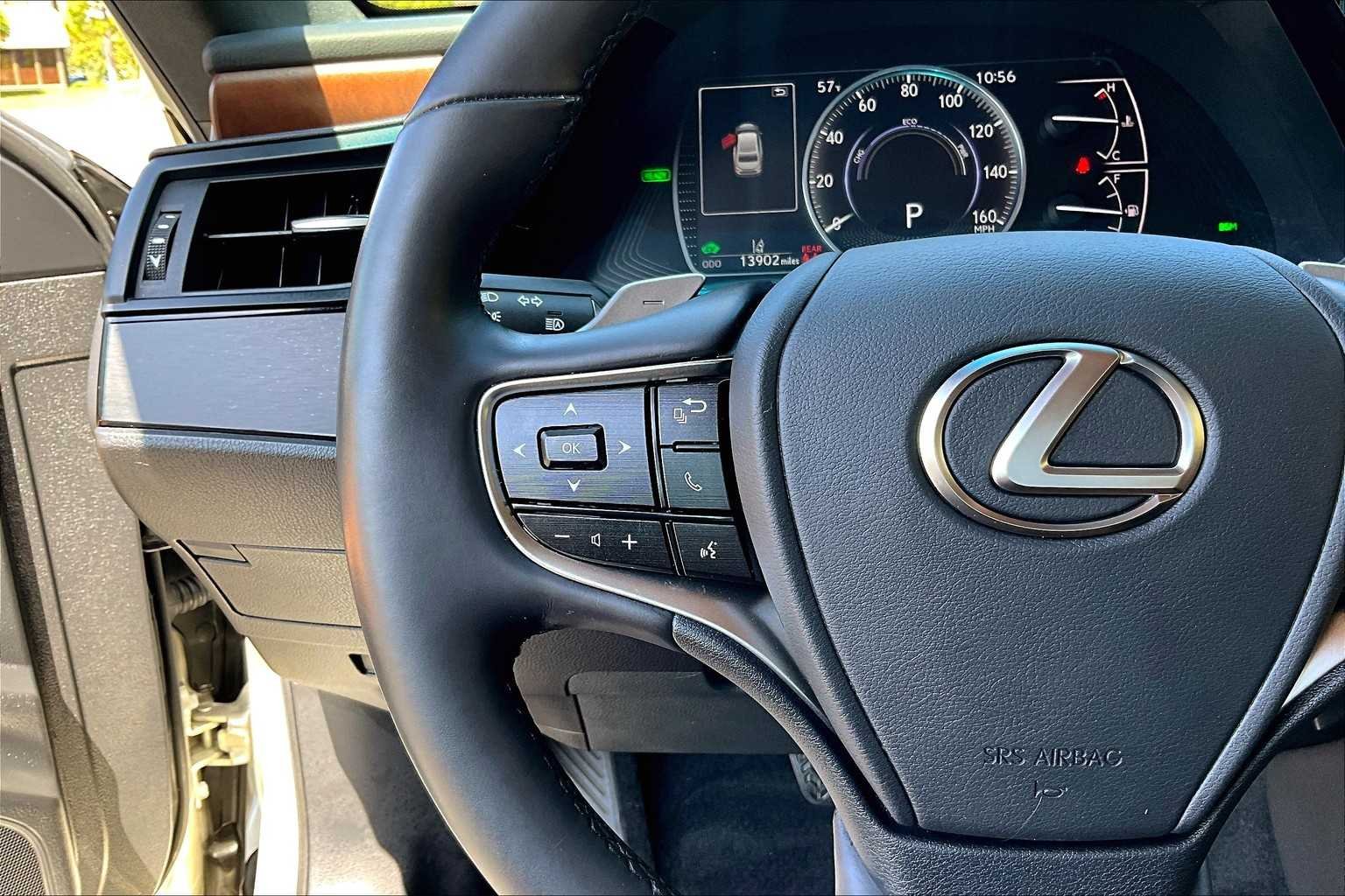 Certified Used 2022 MOONBEAM BEIGE MET. Lexus  image 22