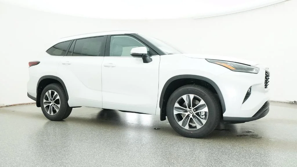 New 2026 Wind Chill Pearl Toyota XLE image 22