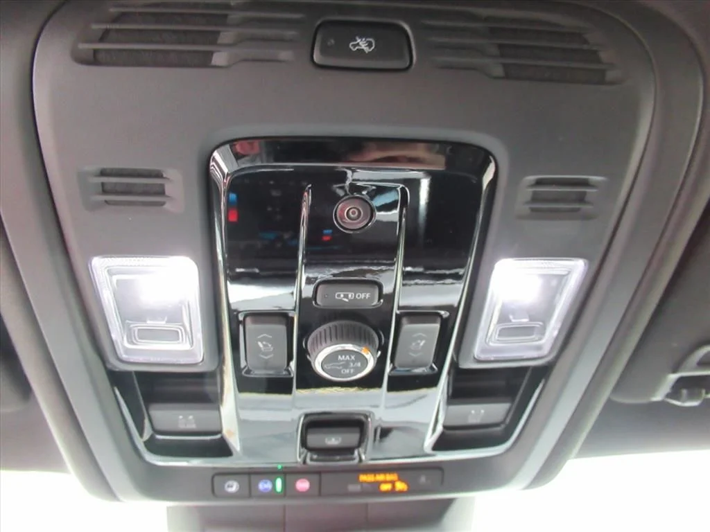 Used 2025 Silver Cadillac Premium Luxury image 29