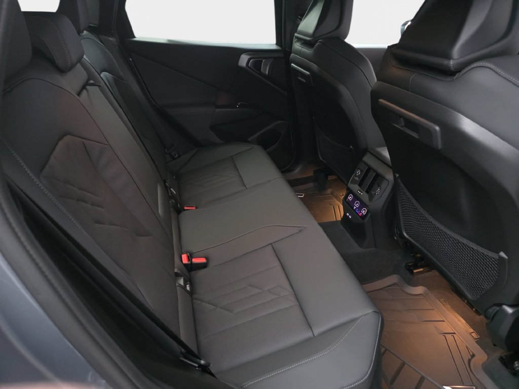 Used 2026 Skyscraper Grey Metallic BMW 30 xDrive image 11