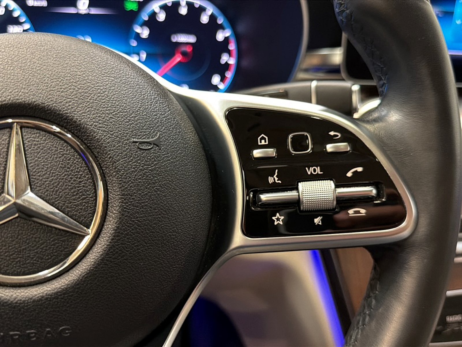Used 2021 Lunar Blue Metallic Mercedes-Benz 4MATIC® Sedan image 24