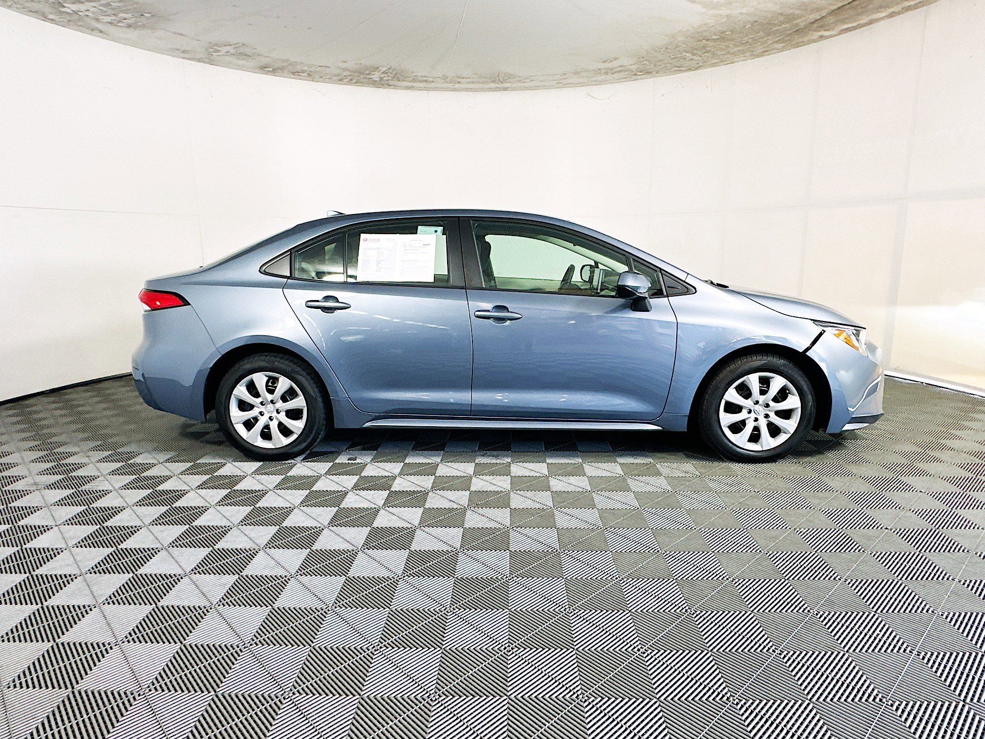 Used 2020 Celestite Toyota LE image 2