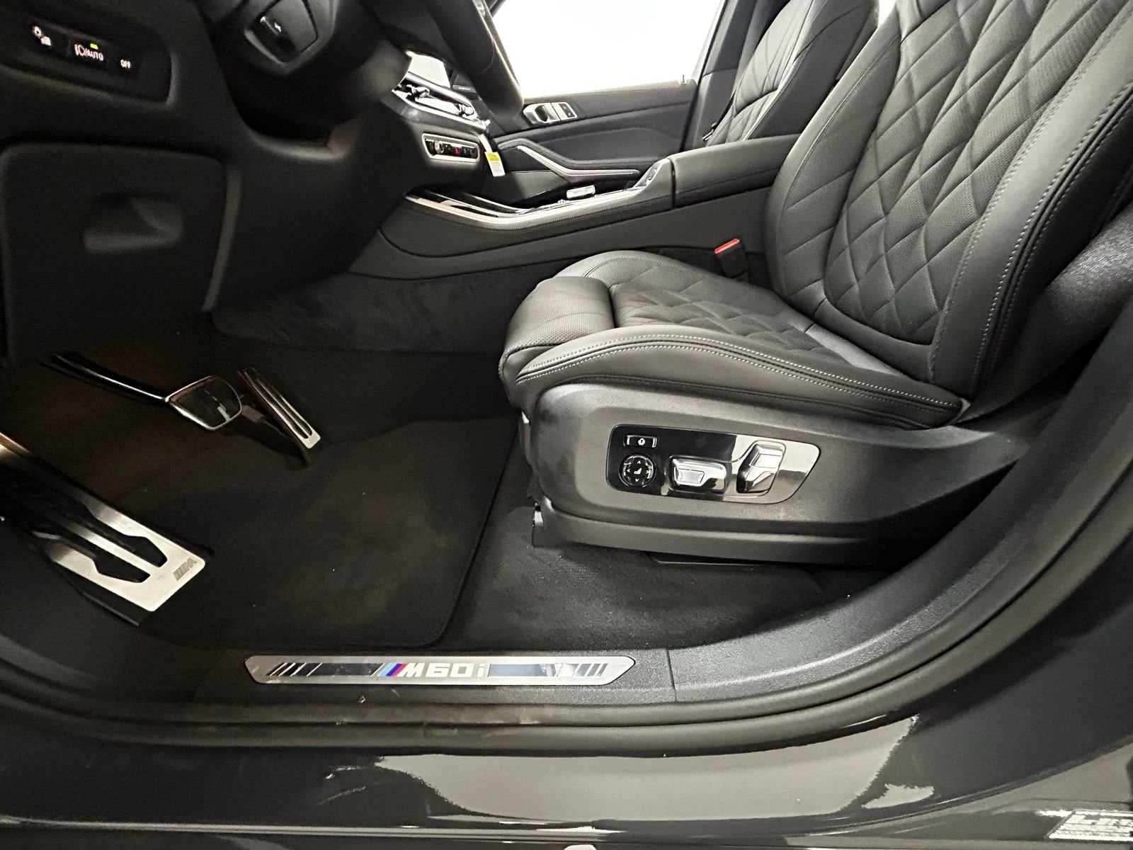 New 2026 Dravit Grey Metallic BMW M60i image 31