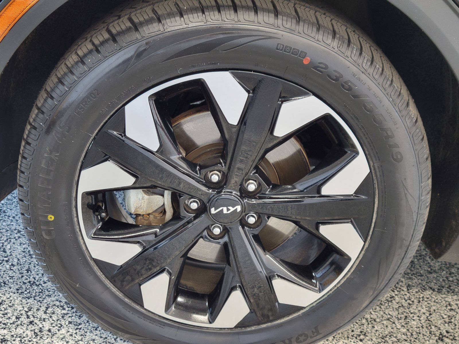 Used 2023 Black Kia X-Line image 5