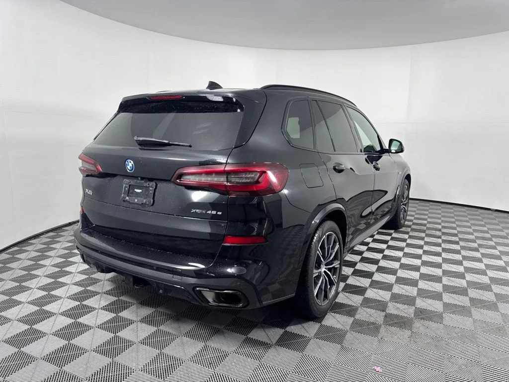 Used 2022 Black BMW xDrive45e image 5