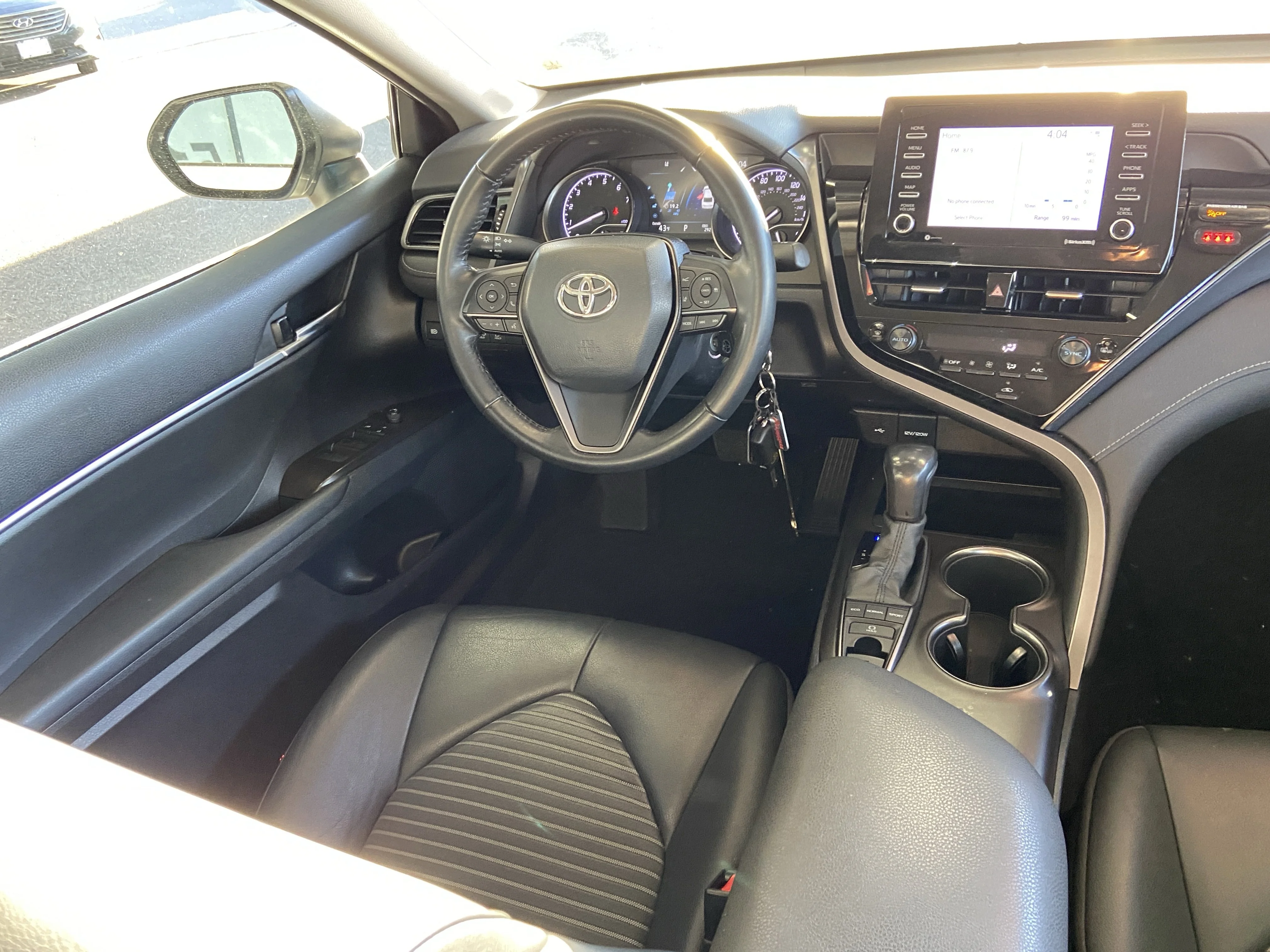 2022 Toyota Camry SE - Photo 15