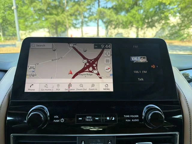 Used 2023 White INFINITI Sensory image 18