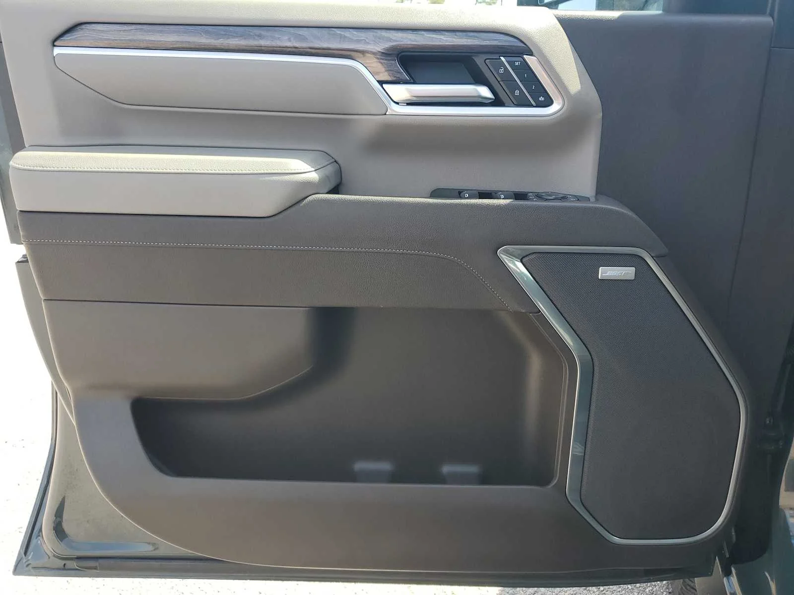 Used 2025 Cypress Gray Chevrolet LTZ image 14