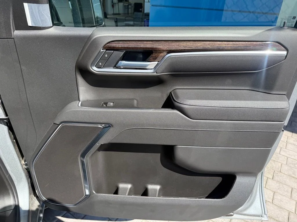 New 2026 Sterling Metallic GMC Elevation image 18