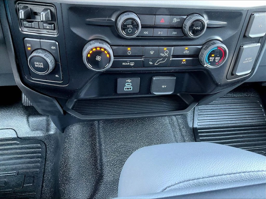 New 2026 Oxford White Ford F-450® XL image 26